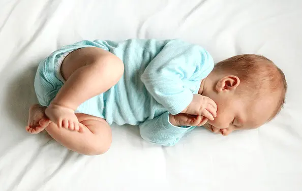 خواب نوزاد چهار ماهه چقدر است؟