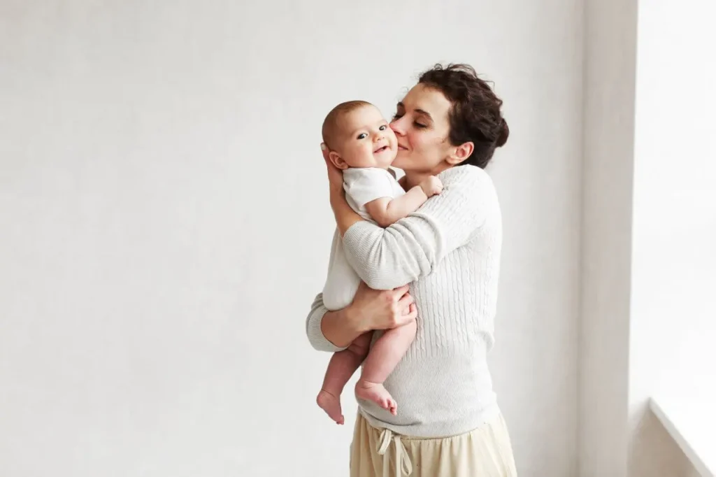 آموزش تغذیه نوزاد با شیر مادر